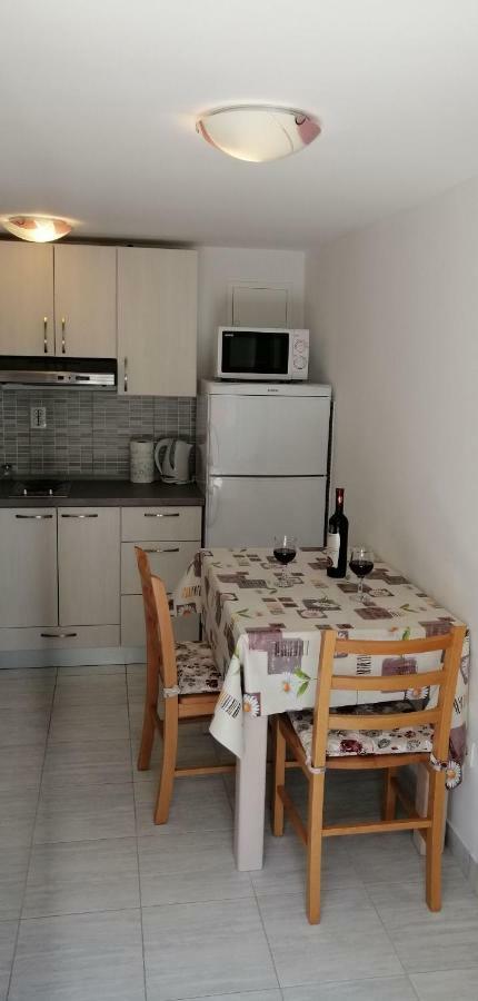 Apartment Sea Princess Vrboska Exterior photo