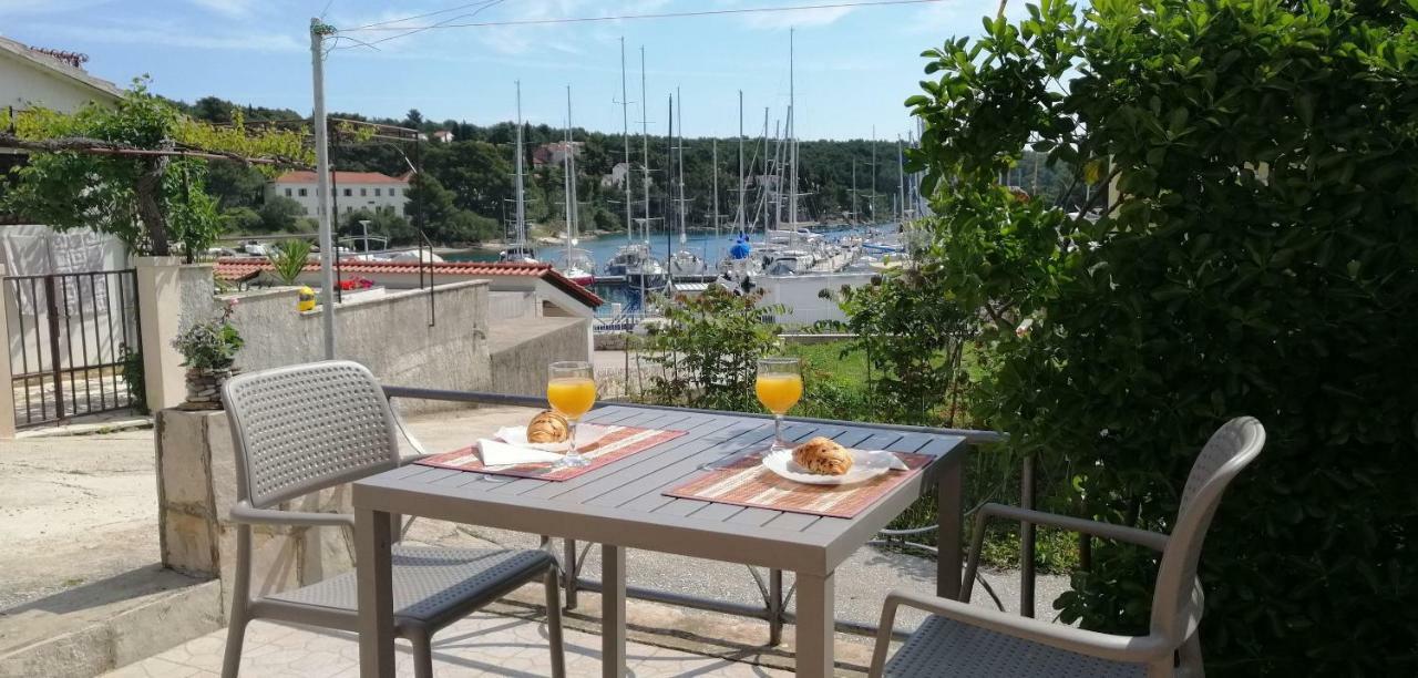 Apartment Sea Princess Vrboska Exterior photo